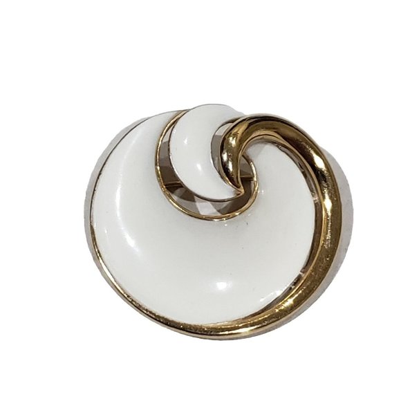 Vintage CROWN TRIFARI White Enamel Gold Tone Pin - Picture 6 of 8